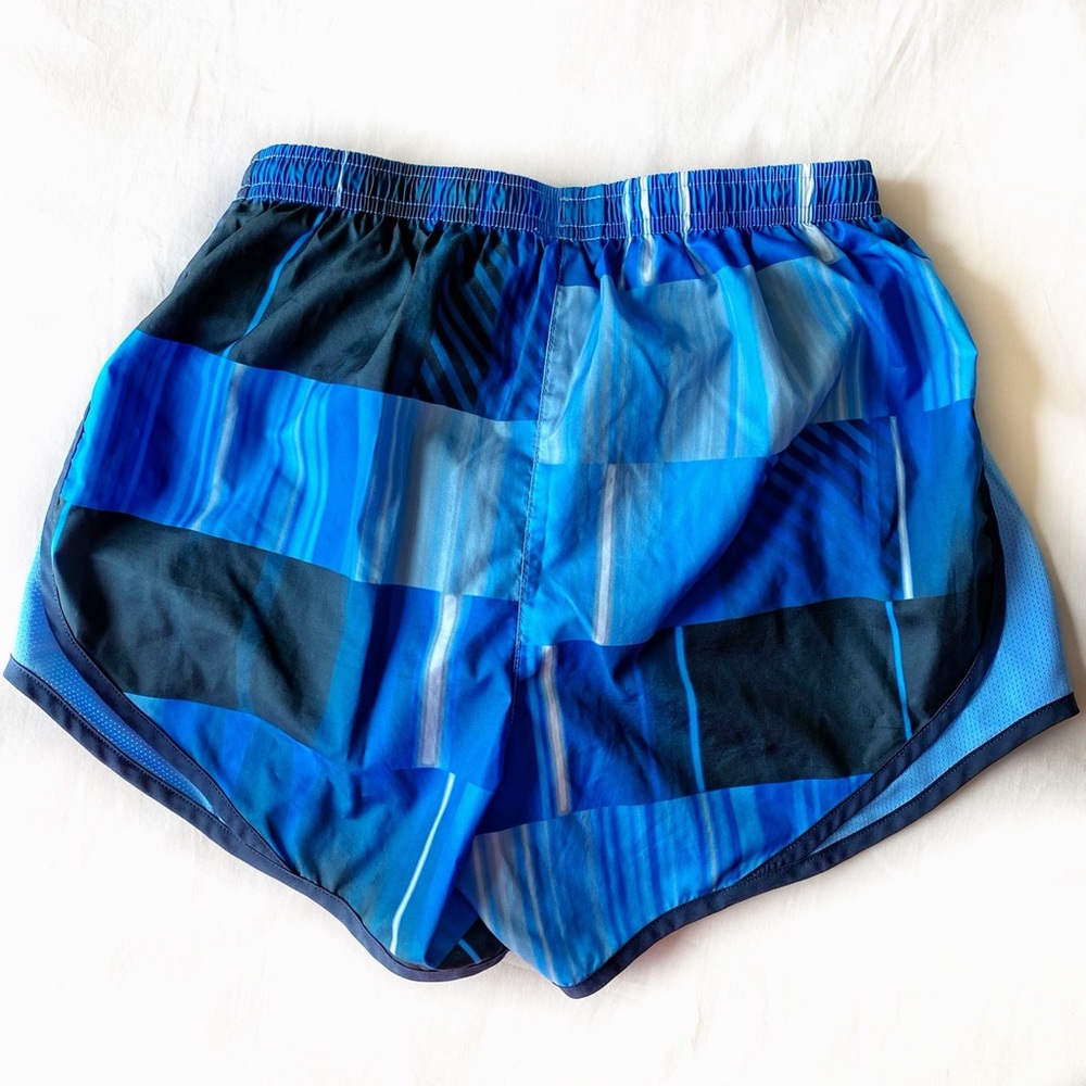 Nike Dri-Fit Women Shorts Size Small - Picture 2 of 4